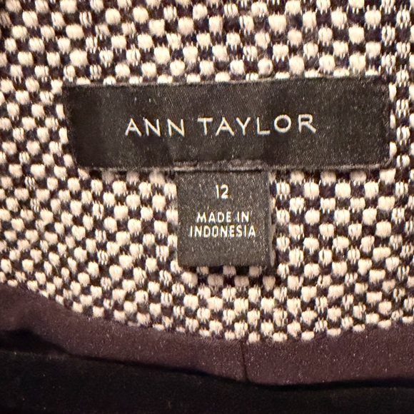 Ann Taylor Blazer: Size 12 - Picture 3 of 7